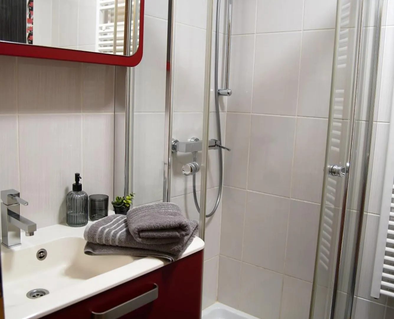 Stunning New Apartment In Centre Of بوزت